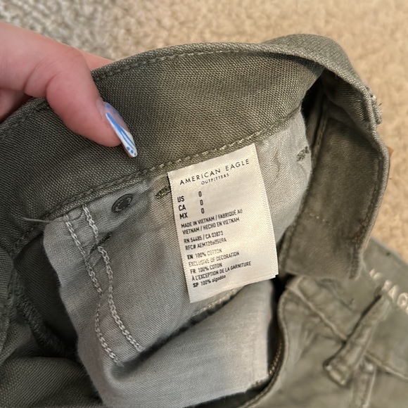 American eagle highest rise mom short size 0 in Olive - Picture 4 of 4
